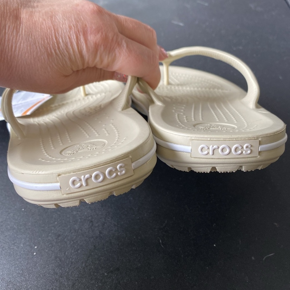 NWT CROCS Classic Cream Flip Flops - Picture 4 of 4